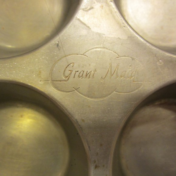 VTG 50'S GRANT MAID 6 CUP MUFFIN TIN, ALUMINUM - Picture 3 of 3